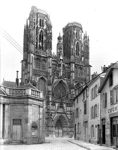 photo avant 1920 - Ministère de la Culture - Extérieur, façade ouest Photographe : Lefèvre-Pontalis, E. Cote : LP006453